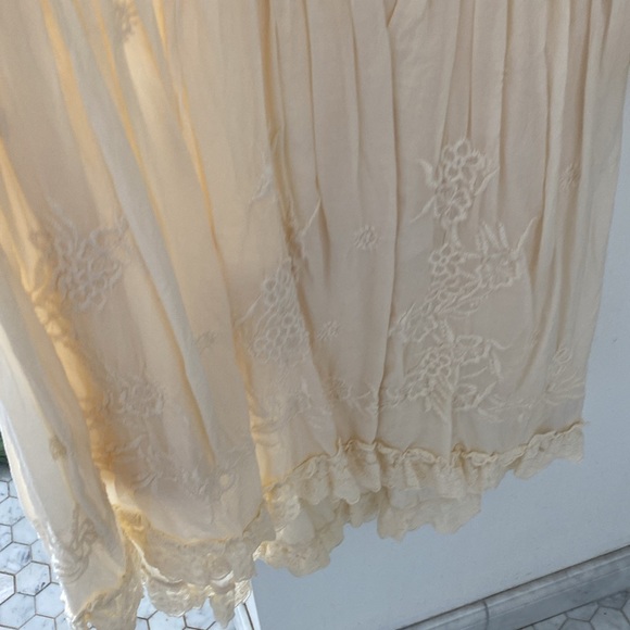 Free People lace dress. Size 4. Great condition. - Picture 4 of 5